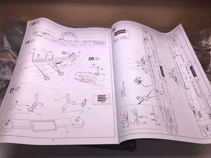ドイツの潜水艦、自動アップおよびダウン、プラスチックアセンブ - Model Kit Battleship のレビューと価格